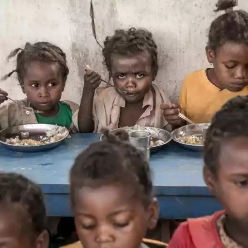 african children eating